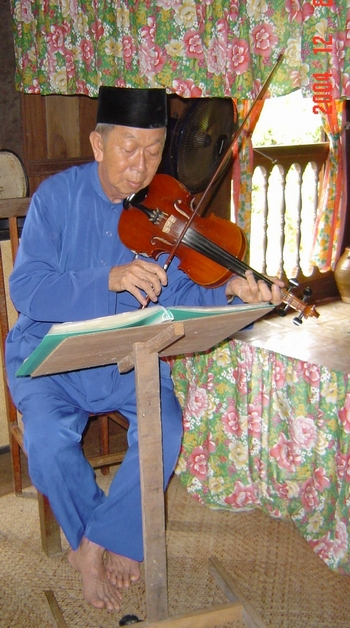 Malay violin player