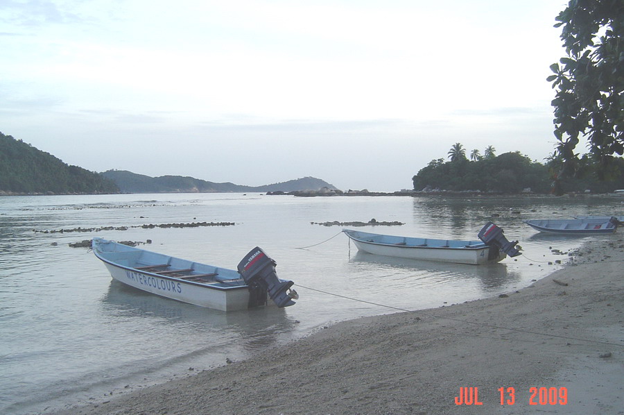the beach in front of Mama's etc